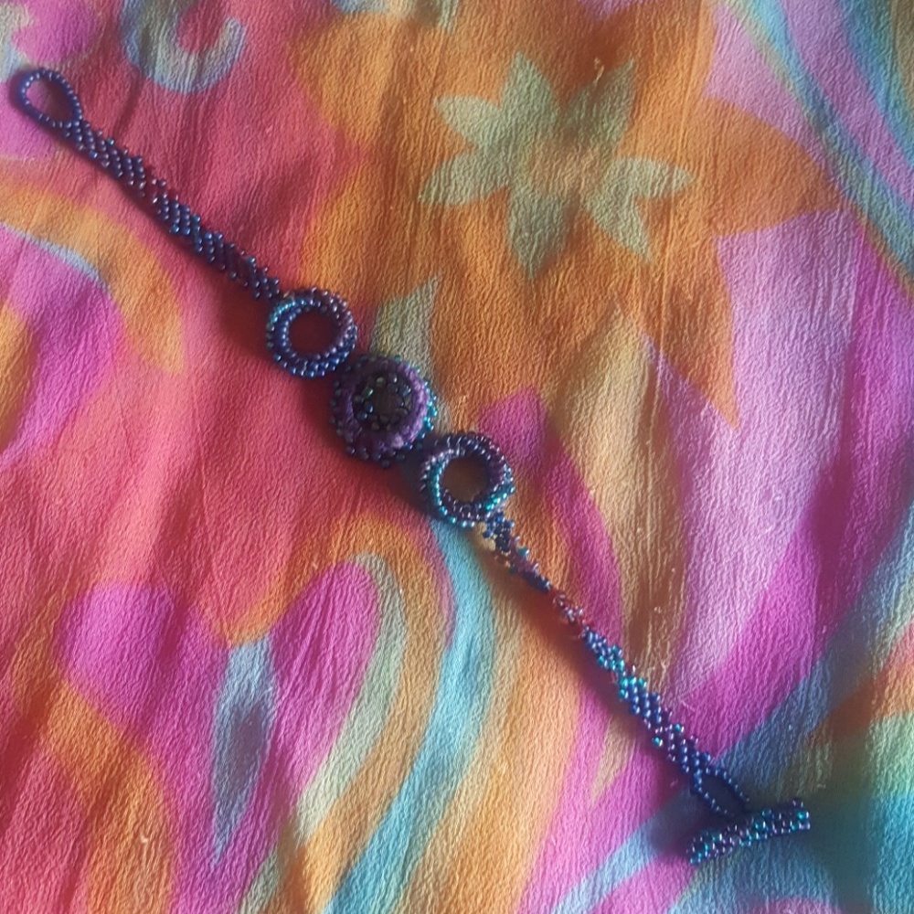Iridescent beaded bracelet